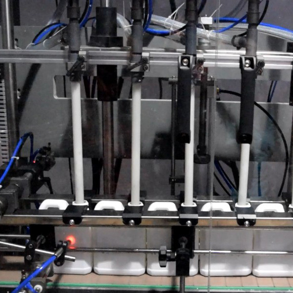 corrosive liquid filling machine Makinë për mbushjen e lëngut acid